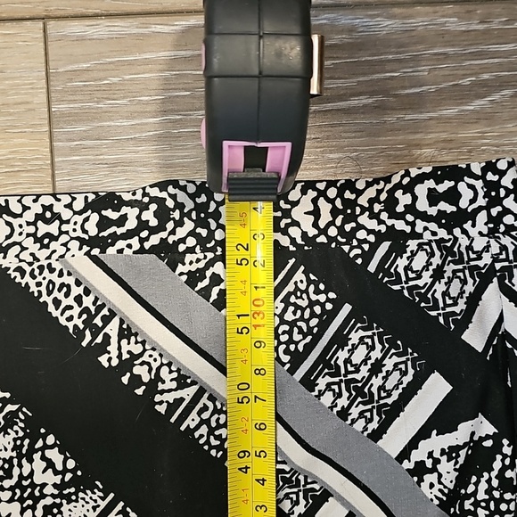 Studio One Black and White Geometric Maxi Dress - Picture 8 of 9